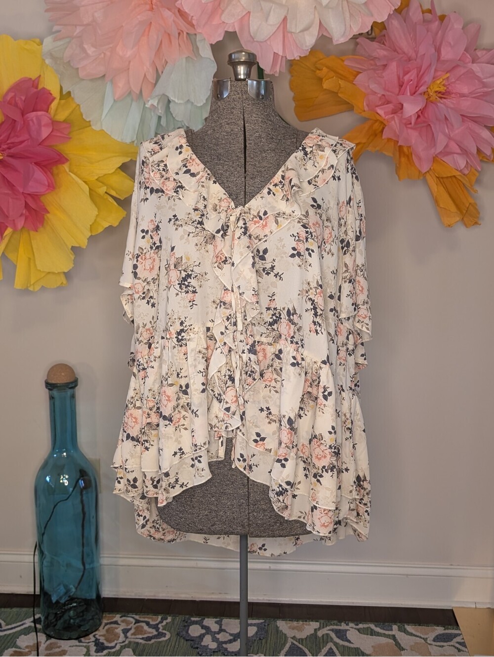 2196 - Torrid Floral Print Ruffle Blouse Size 5